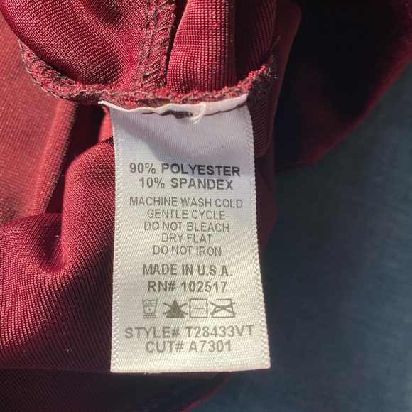 ❤️4/$40 SALE! ❤️ Red Velvet-Like Crop Top - Picture 4 of 5